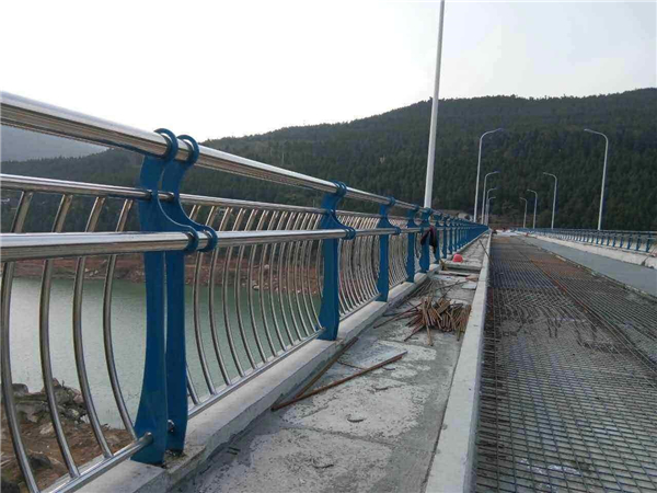 大兴安岭不锈钢桥梁护栏的特点及其在桥梁安全中的重要作用