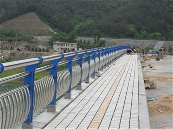 大兴安岭不锈钢桥梁护栏是一种什么材质的护栏